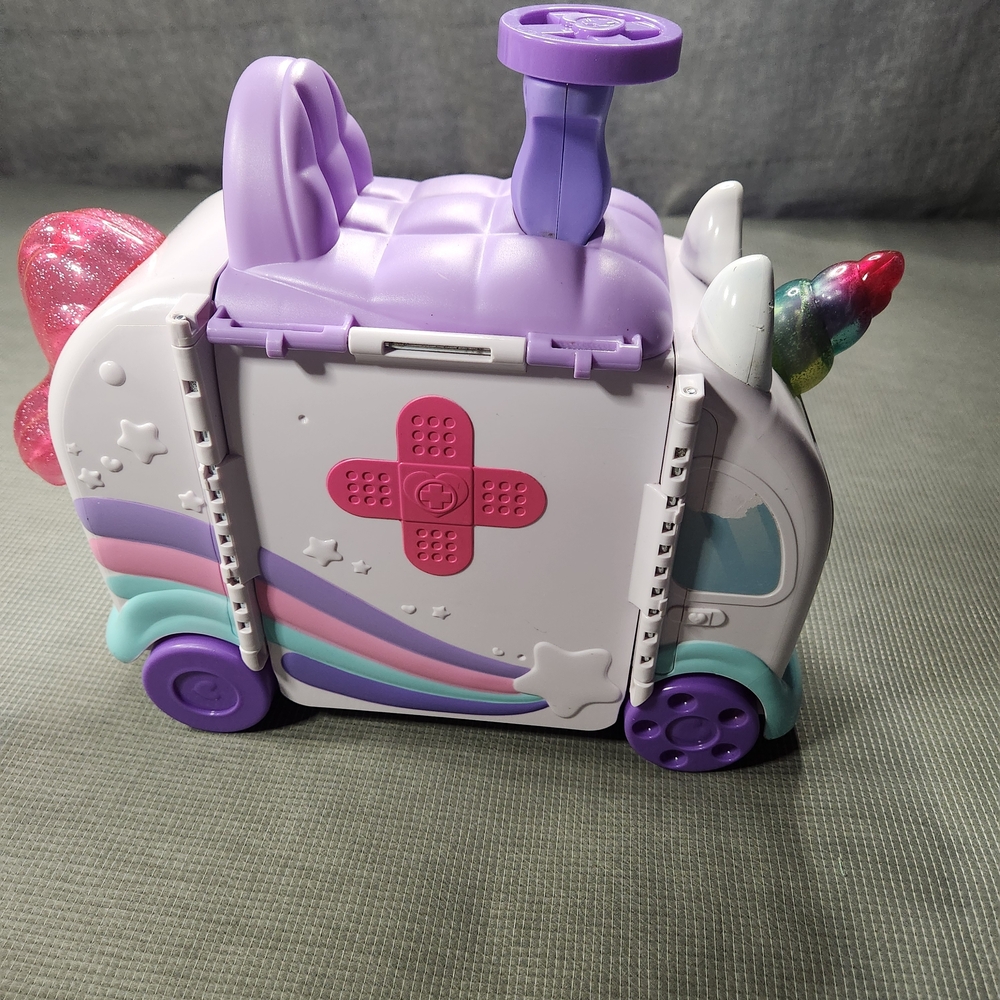 Kindi Kids Hospital Corner Unicorn Ambulance Moose Kids Toys Car